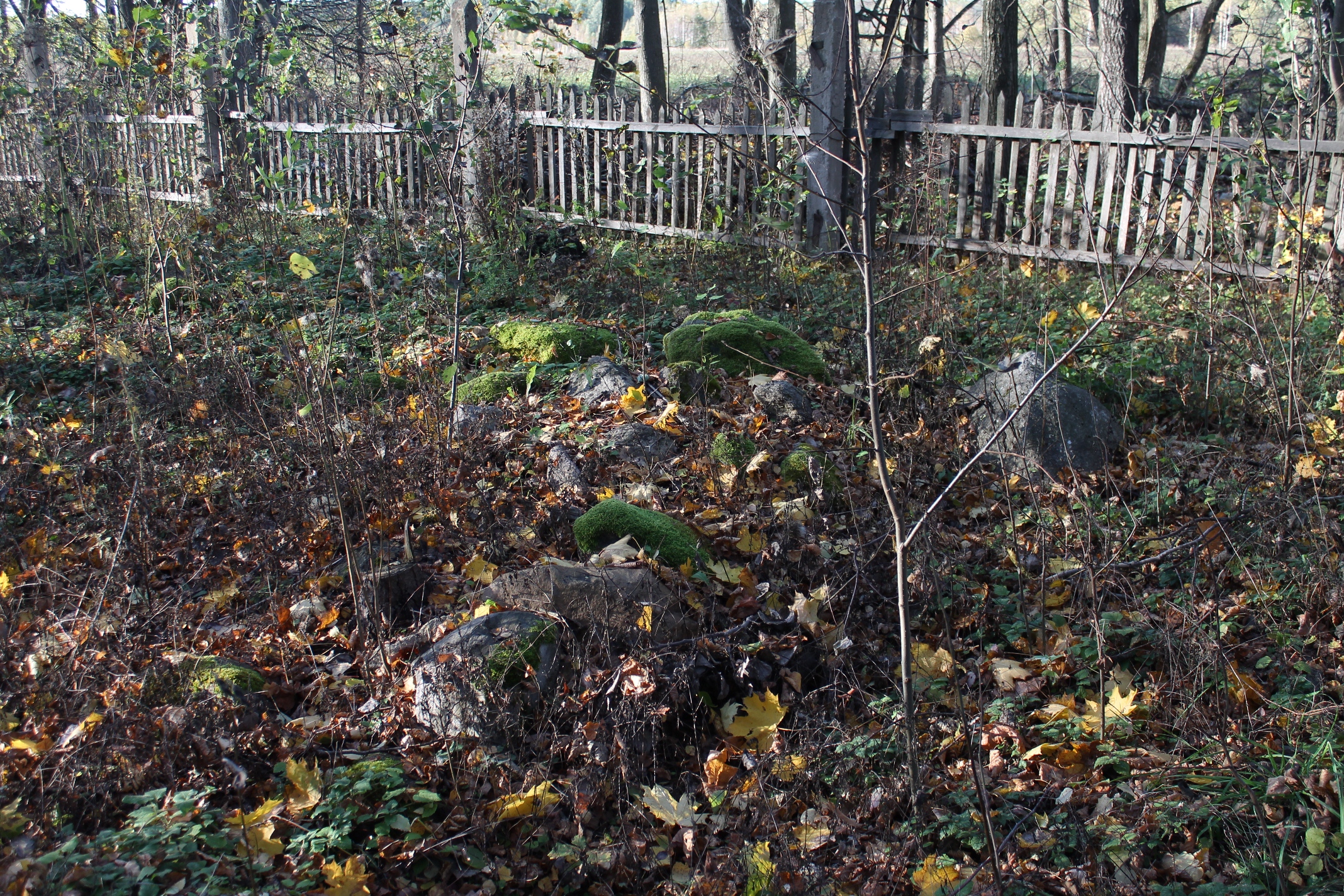 На могілках: камяні падмурка капліцы  Copyright by Aljaksej Macesza / Alyaxej Matcesha photos in 2012